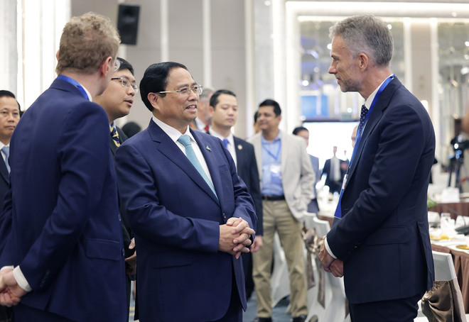 Thủ tướng Phạm Minh Chính với các lãnh đạo doanh nghiệp ASEAN và đối tác tham dự tọa đàm. (Ảnh: Dương Giang/TTXVN) TTXVN_2304Thutuong3.jpg