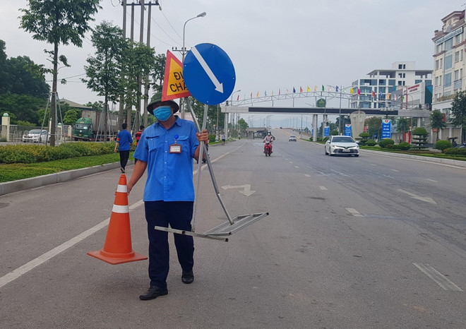 [Photo] Gỡ bỏ giãn cách xã hội toàn thành phố Bắc Giang ảnh 3