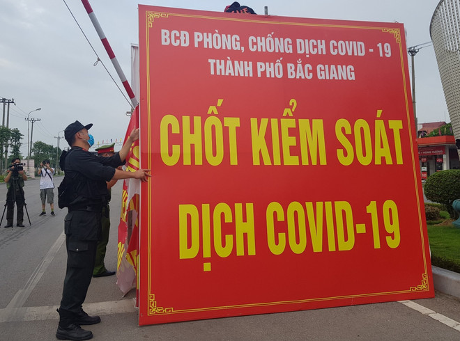 [Photo] Gỡ bỏ giãn cách xã hội toàn thành phố Bắc Giang ảnh 1