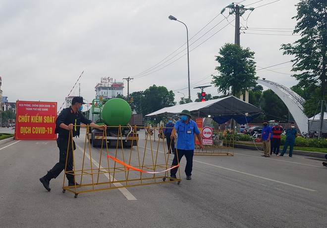 [Photo] Gỡ bỏ giãn cách xã hội toàn thành phố Bắc Giang ảnh 4