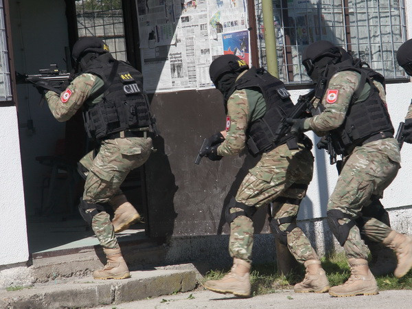 Bosnia và Herzegovina bắt 11 đối tượng tình nghi tài trợ khủng bố ảnh 1