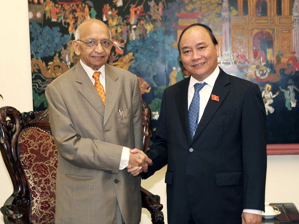 Phó Thủ tướng tiếp Chủ tịch danh dự Hội Luật gia dân chủ quốc tế ảnh 1