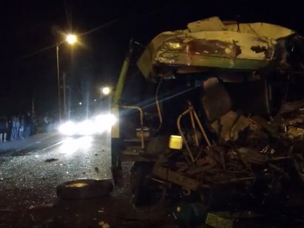 Nghệ An: Xe khách đâm xe tải trong đêm, 6 người bị thương ảnh 1