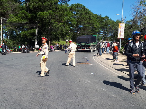 Lâm Đồng: Xe ben đâm trực diện xe máy, 2 người thương vong ảnh 1