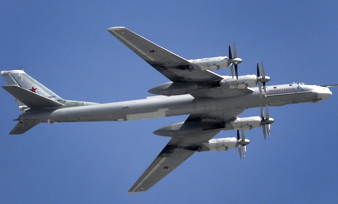 Máy bay ném bom chiến lược Tupolev Tu-95 của Nga. ( Nguồn: AFP/TTXVN) Mỹ chặn 2 máy bay ném bom của Nga ở không phận quốc tế phía Tây Alaska ảnh 1