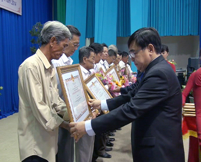 Long An có hơn 4.500 mẹ được phong tặng Mẹ Việt Nam Anh hùng ảnh 1