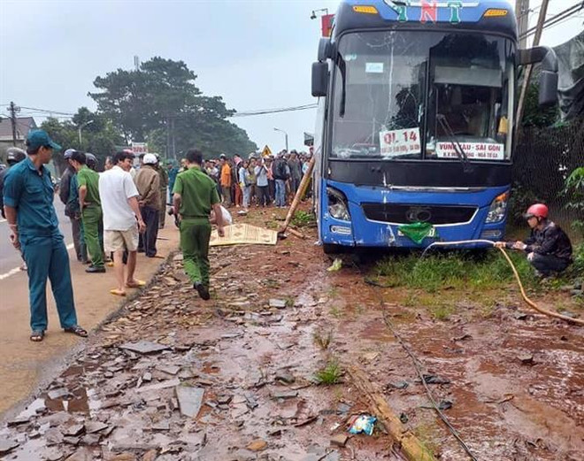 Đắk Nông: Xe khách vượt ẩu gây tai nạn, hai người tử vong ảnh 1