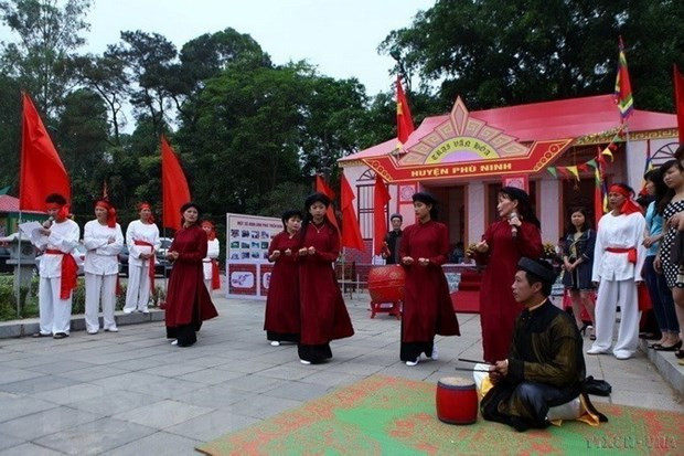 Tiết mục biểu diễn hát Xoan của huyện Phù Ninh, Phú Thọ. (Ảnh: Quý Trung/TTXVN) Hát Xoan Phú Thọ - Những khúc dân ca cổ xưa nhất của người Việt ảnh 2