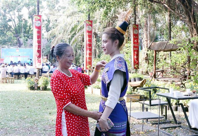 Gia đình Việt đỡ đầu sinh viên Lào, Campuchia: Vun đắp tình hữu nghị ảnh 2