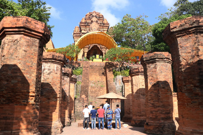 Đặc sắc lễ hội Tháp Bà Ponagar tưởng nhớ Thiên Y A Na Thánh Mẫu ảnh 2