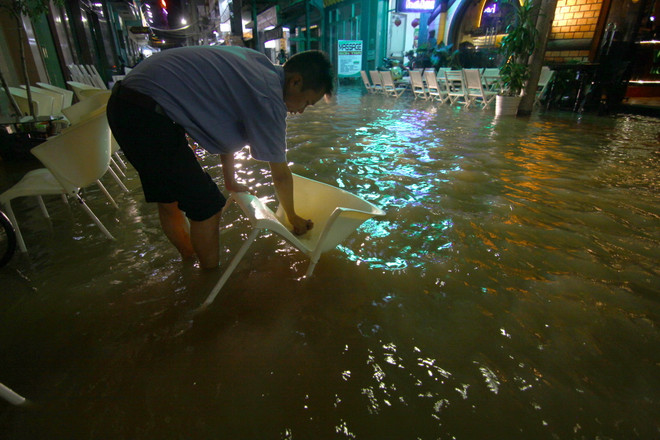 Cần Thơ: Nhiều khu nội đô ngập nặng chỉ sau một trận mưa nhỏ ảnh 2