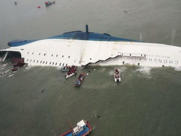 Hiện trường vụ chìm phà SEWOL. (Nguồn: Yonhap) Bộ trưởng của Hàn Quốc từ chức sau khi xử lý vụ chìm phà Sewol ảnh 1