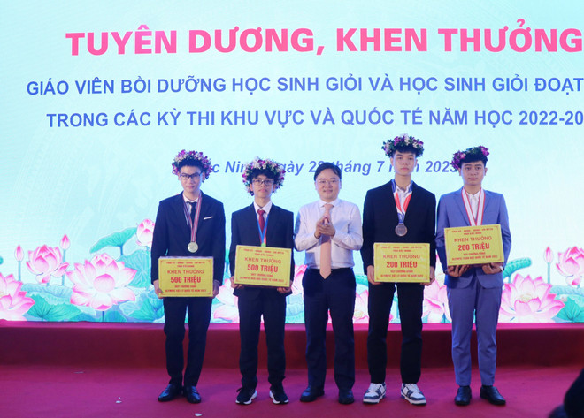 Những gương mặt làm rạng danh đất học vùng Kinh Bắc ảnh 1