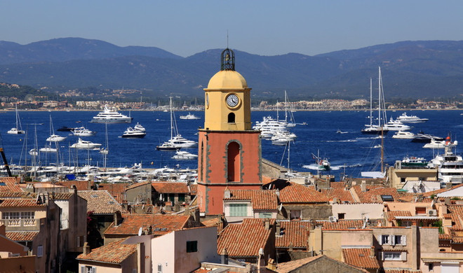 Và Thượng đế đã tạo ra Saint Tropez... nơi EURO không tồn tại ảnh 1