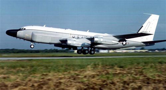 Máy bay do thám chiến lược RC-135V của Mỹ áp sát biên giới Nga ảnh 1