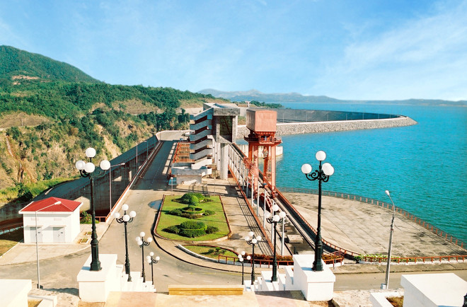 Công ty Thủy điện Ialy chính thức đạt mốc sản xuất 100 tỷ kWh điện ảnh 1