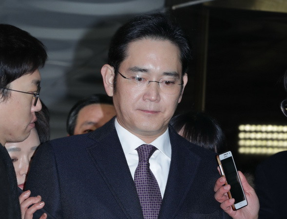 Các công tố viên tiếp tục triệu tập Phó Chủ tịch Tập đoàn Samsung ảnh 1