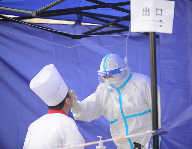 Trung Quốc: Bắc Kinh phong tỏa nhiều địa điểm để phòng dịch COVID-19 ảnh 1