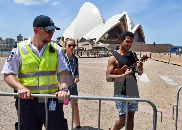 Australia đề xuất giam giữ vô thời hạn tội phạm khủng bố ảnh 1