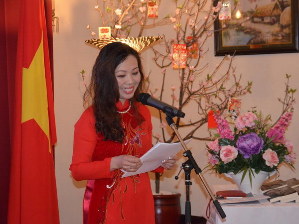 Giới thiệu sách "Hồ Chí Minh: Nhân văn và phát triển" ở Canada ảnh 1