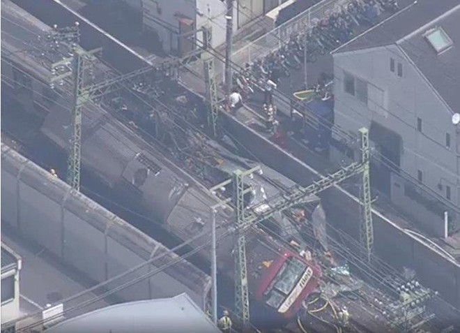 Tai nạn đường sắt nghiêm trọng ở Nhật Bản, hàng chục người bị thương ảnh 1