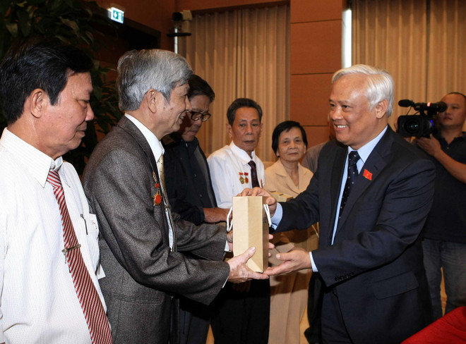 Phó Chủ tịch Quốc hội gặp các chiến sỹ cách mạng bị địch bắt, tù đày ảnh 1