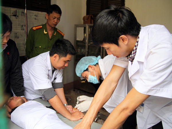 Đoàn bác sỹ Mỹ khám chữa bệnh cho 3.500 người nghèo ở Cao Bằng ảnh 1