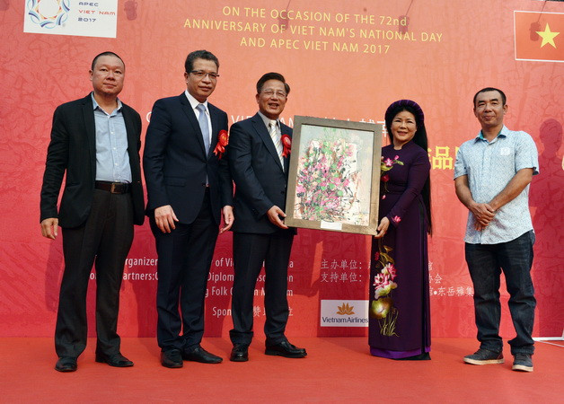 Triển lãm tranh giao lưu văn hóa Việt-Trung tại Trung Quốc ảnh 1