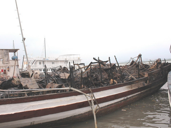 Tạm dừng hoạt động đội tàu du lịch Hạ Long Biển Ngọc sau vụ cháy ảnh 1