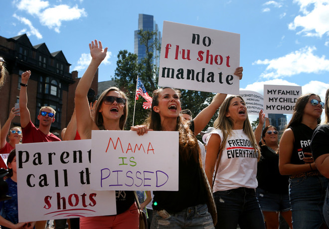 Mỹ: Biểu tình ở Boston phản đối quy định tiêm vắcxin ngừa cúm bắt buộc ảnh 1