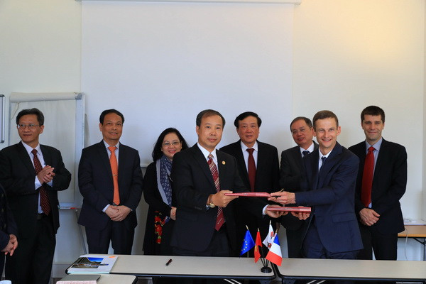 Chánh án Tòa án Nhân dân tối cao Nguyễn Hòa Bình làm việc tại Pháp ảnh 2