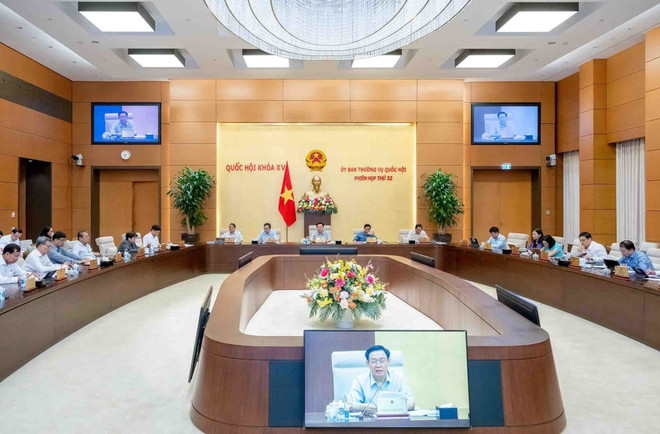 Chủ tịch Quốc hội Vương Đình Huệ điều hành phiên họp. (Ảnh: Minh Đức/TTXVN) ttxvn_ubtvqh (4).jpg