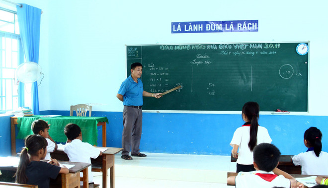 TTXVN_1911 thay giao dan toc Chut 2.jpg