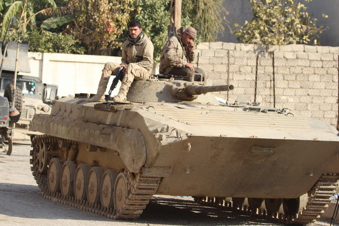 Quân đội Chính phủ Iraq trong cuộc chiến chống Is tại Mosul, Iraq ngày 10/12. (Nguồn: THX/TTXVN) Gần 20 người thương vong trong các vụ đánh bom tại Iraq ảnh 1