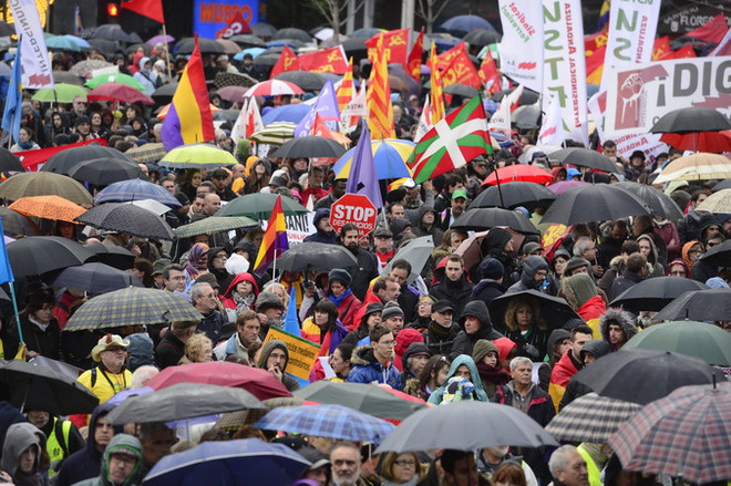 Tây Ban Nha: Biểu tình lớn phản đối chính phủ thắt lưng buộc bụng ảnh 1