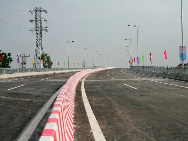 Thông xe cầu Việt Trì mới nối liền hai tỉnh Phú Thọ-Vĩnh Phúc ảnh 1