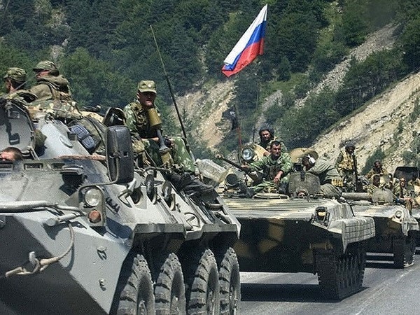 Binh lính Nga. (Nguồn: AP) Tướng Mỹ: NATO không thể ngăn chặn cuộc tấn công của Nga ảnh 1