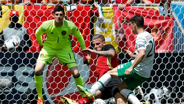 Wes Hoolahan và các đồng đội phải giành chiến thắng đậm trước Italy để nuôi mộng lọt vào vòng sau. (Nguồn: AP) EURO 2016: CH Ireland bị đặt ở "cửa tử" khi đối đầu Italy ảnh 1