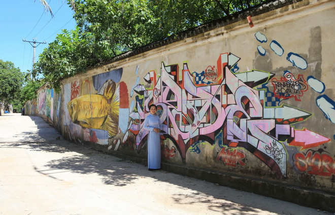 Ngắm nhìn những bức tranh tường khổng lồ tuyệt đẹp tại Huế ảnh 3