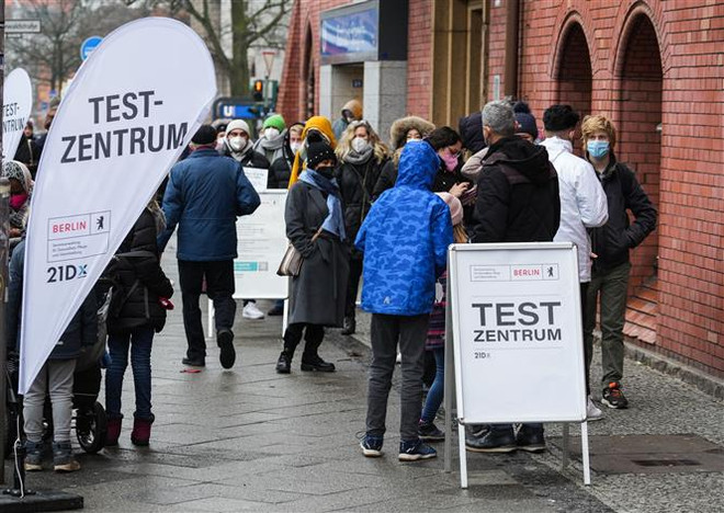 Omicron trở thành biến thể chính gây đa số ca mắc mới COVID-19 tại Đức ảnh 1