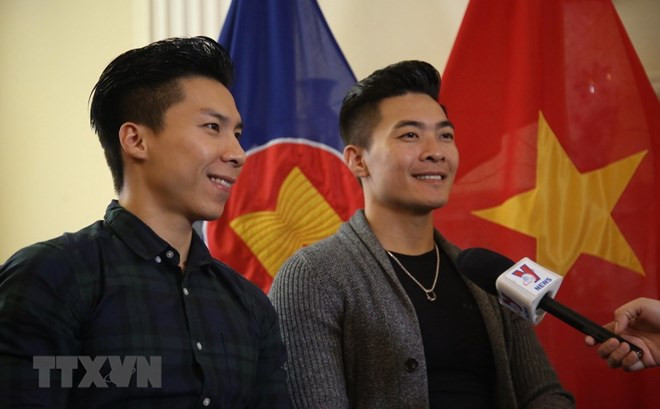 Hai nghệ sỹ Quốc Cơ, Quốc Nghiệp - niềm cảm hứng Việt Nam tại Britain’s Got Talent 2018. (Ảnh: Như Mai/TTXVN) Sự kiện trong nước 4-10/6: Lùi thời gian thông qua dự án Luật đặc khu ảnh 7