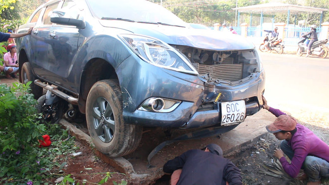 Bình Phước: Xe bán tải gây tai nạn liên hoàn, ba người bị thương nặng ảnh 1