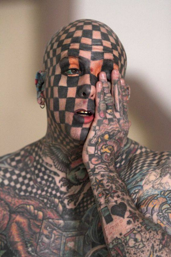 "Người đàn ông bàn cờ" thu hút sự chú ý tại triển lãm hình xăm ảnh 1