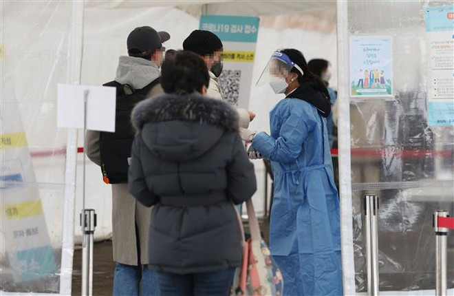 Số ca mắc mới COVID-19 tại Hàn Quốc tiếp tục giảm mạnh ảnh 1