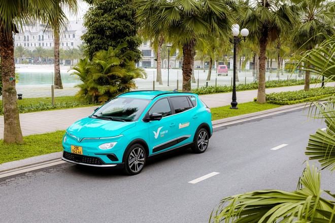 Hiện tại, GSM đang tuyển dụng tài xế taxi tại Hà Nội và Thành phố Hồ Chí Minh với chính sách lương và doanh thu hấp dẫn. (Ảnh: Việt Hùng/Vietnam+) Người dùng sẽ có một trải nghiệm khác biệt khi đi xe taxi điện ảnh 1