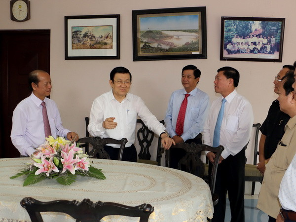 Chủ tịch nước Trương Tấn Sang thăm và chúc tết tại Vĩnh Long ảnh 1