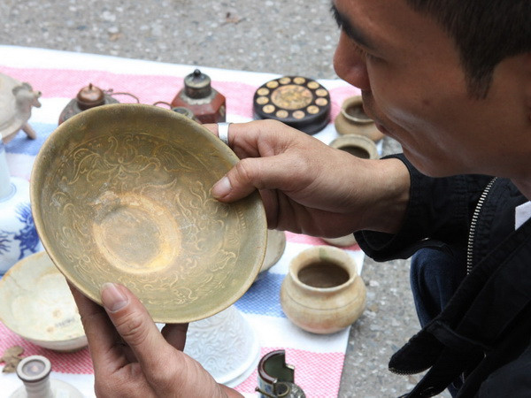 Phiên chợ đồ cũ - điểm du lịch thú vị khi tới Hà Nội ảnh 1