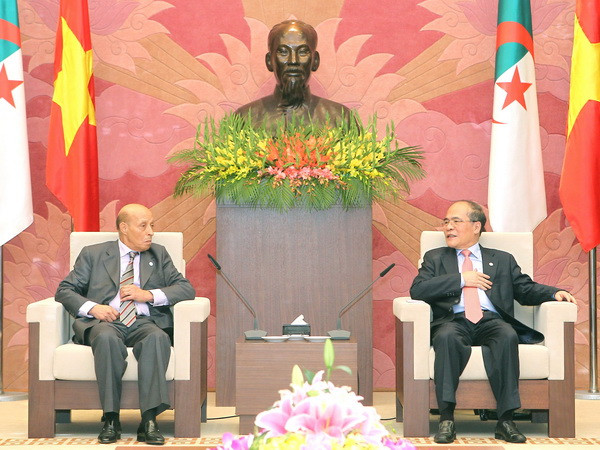 Chủ tịch Quốc hội Nguyễn Sinh Hùng tiếp Chủ tịch Hạ viện Algeria ảnh 1