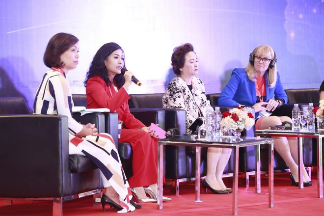 Trần Uyên Phương truyền cảm hứng ở talkshow về nữ doanh nhân ảnh 2