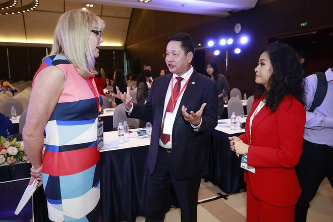 Trần Uyên Phương truyền cảm hứng ở talkshow về nữ doanh nhân ảnh 3